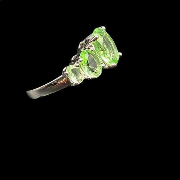 Sterling silver marked 925 five stone green ring peridot August birthstone - Picture 5 of 14